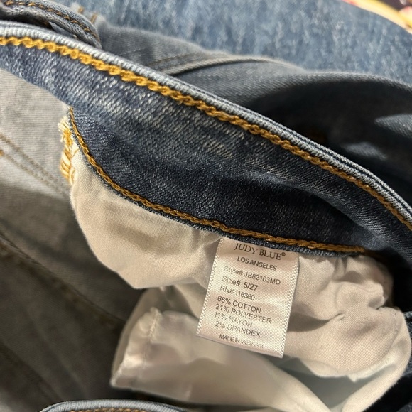 JUDY BLUE High Rise Clean Relaxed Fit Cropped Jeans Whiskering Stretch VGC 5/27 - Picture 6 of 7